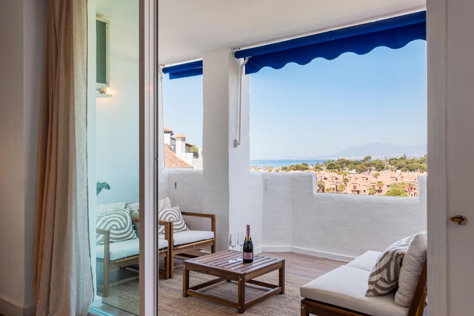 Beachside Apartment *